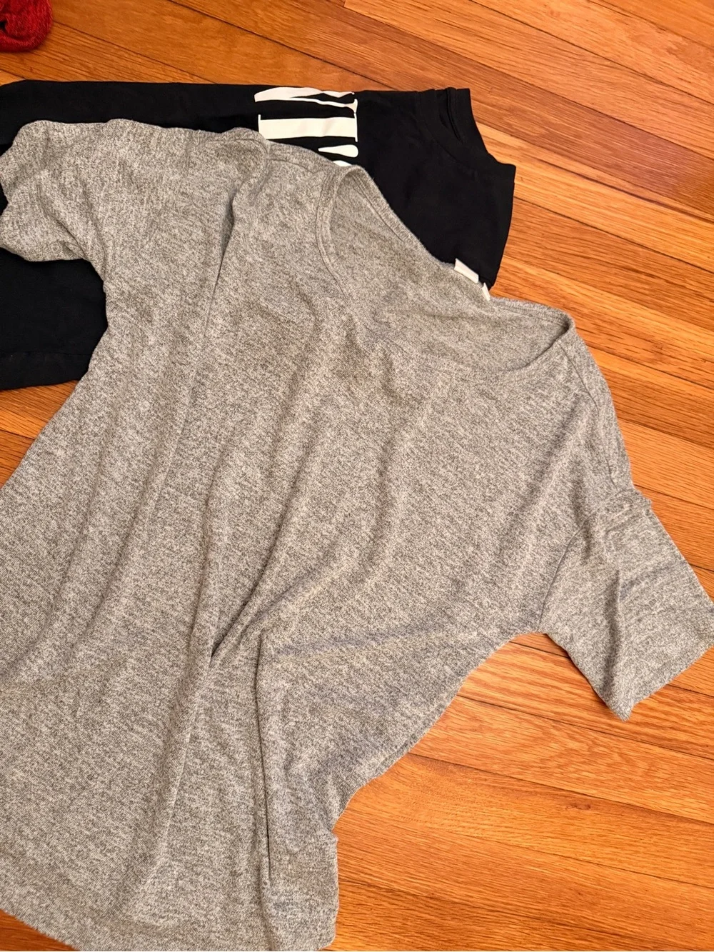 7 Women’s sleeveless and short sleeves basics Tops Bundle S/M